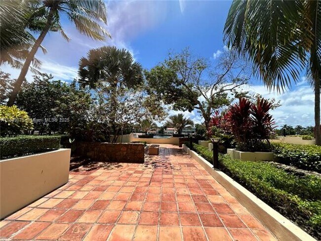 Building Photo - 5600 Collins Ave