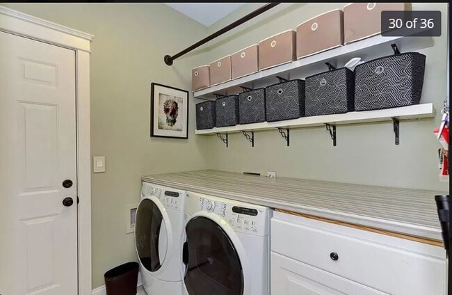 Building Photo - Tradition View