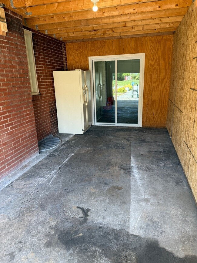 Building Photo - 249 Daycotah Ave