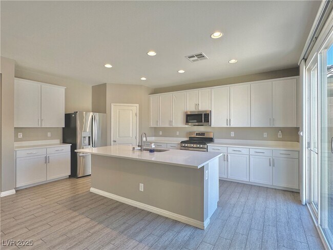 Building Photo - 6237 Fallsview Ct