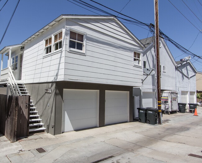 Building Photo - 502 Poinsettia Ave
