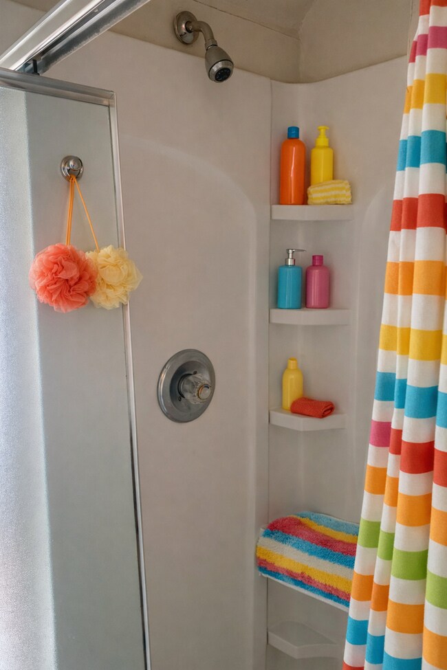 Building Photo - 424 E Maxwell St