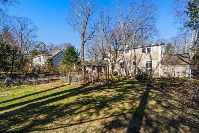 Building Photo - 22 Munroe Rd