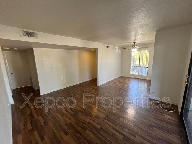 Building Photo - 5285 E Waverly Dr