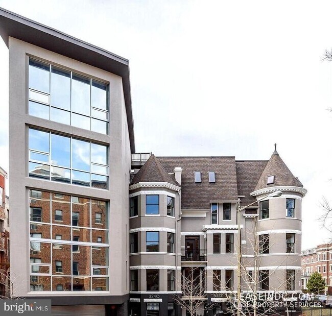 Building Photo - 3240 Hiatt Pl NW