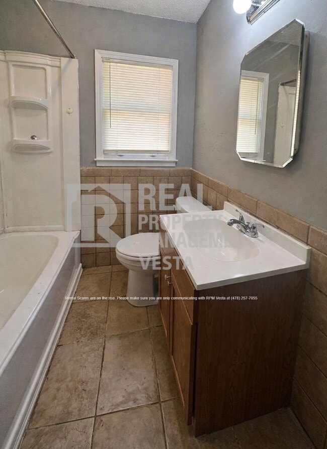 Building Photo - 1843 Canterbury Rd