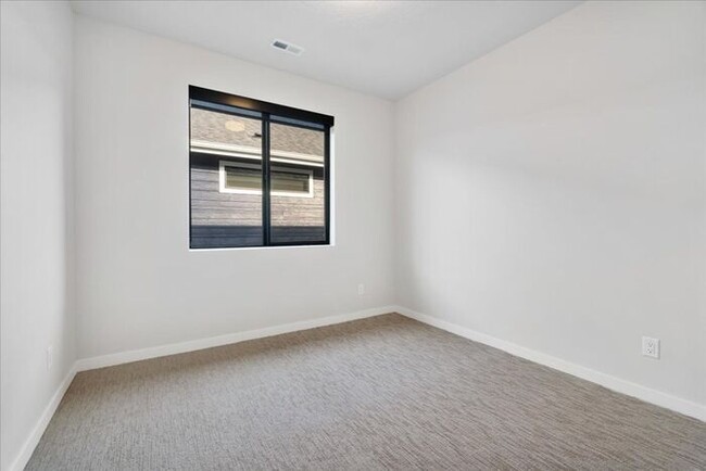 Building Photo - Single-Level Serenity: Your 3 Bedroom, 2 B...