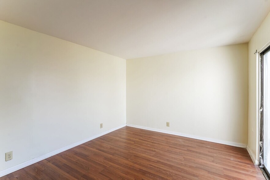 Building Photo - 136 Cedarwood Ln