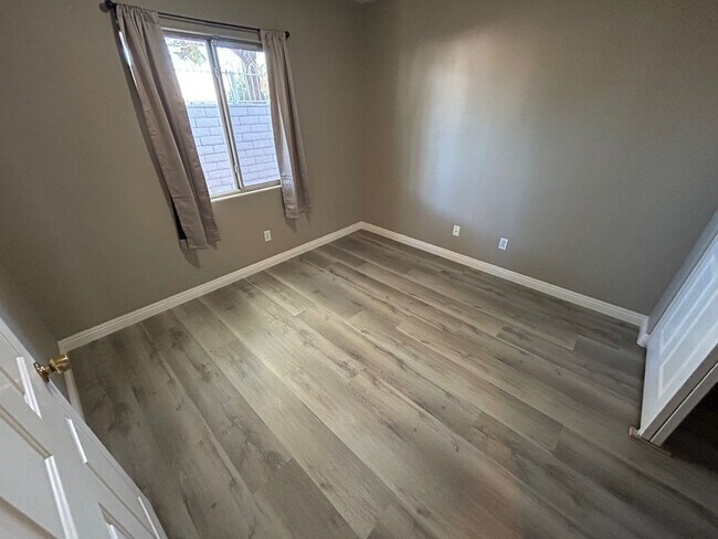 Building Photo - COMPLETED REMODELED 3 BEDROOM, SINGLE STORY UNIT!!!