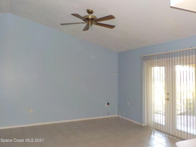 Building Photo - 520 Avondale Rd NE