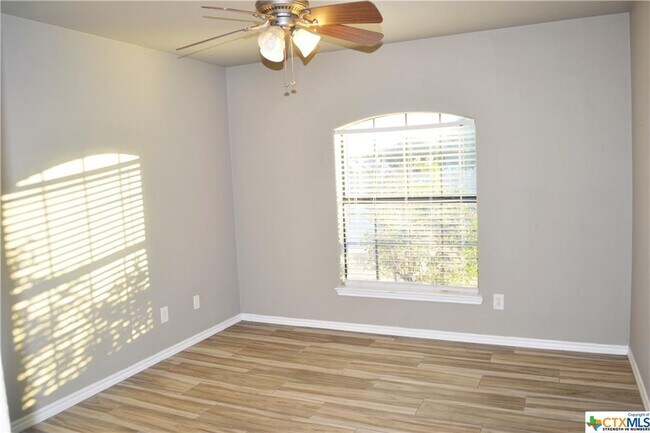Building Photo - 5504 Spring Valley Dr