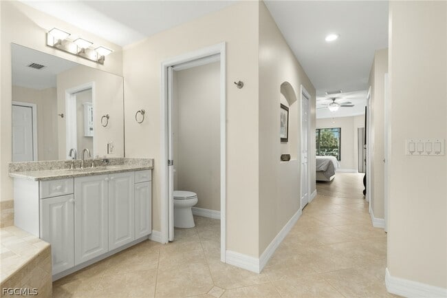 Building Photo - 2013 SW 31st Terrace