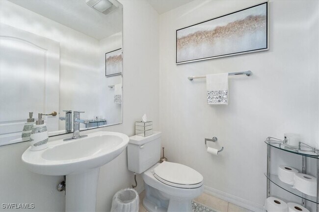 Building Photo - 14819 Laguna Dr