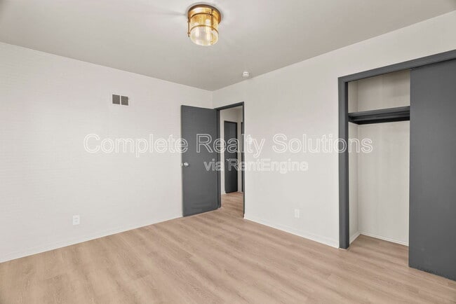 Building Photo - 9516 Jannette Dr