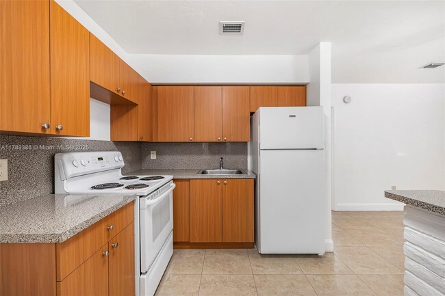 Primary Photo - 5740 NW 38th St