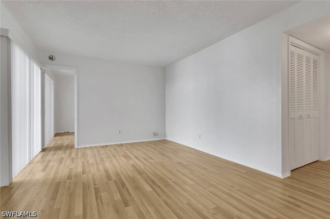 Building Photo - 3615 Boca Ciega Dr