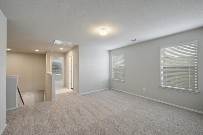 Building Photo - 215 Desperado Dr