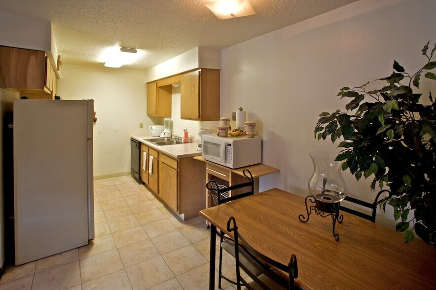 Kitchen and dining area - Olive Terrace Apartments