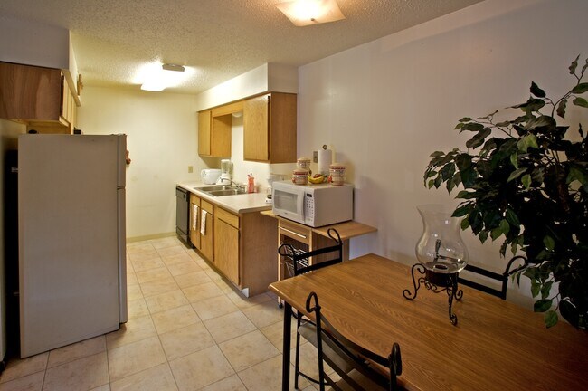 Kitchen and dining area - Olive Terrace Apartments