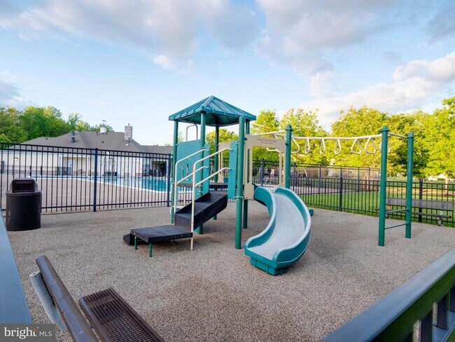 Building Photo - 41397 Windybush Dr