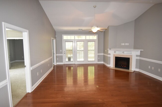 Building Photo - 3 Bedroom and 1.5 Bath Condo- Bradford Place at Buckhead