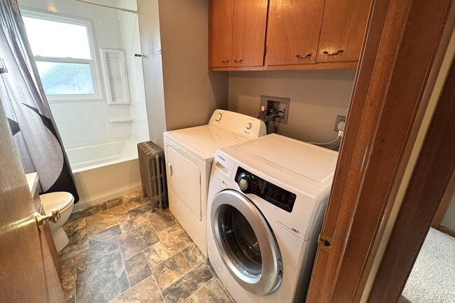 Building Photo - Dawes Drive Duplex (4014-4016)