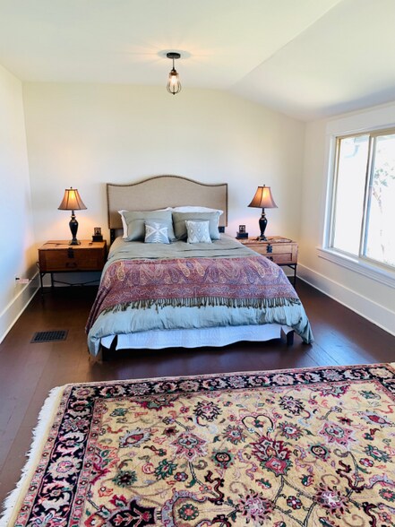 Building Photo - 9750 NW Rosaria Ave