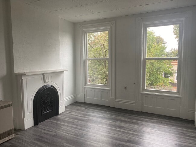 Building Photo - 12 E Sunnyside Way