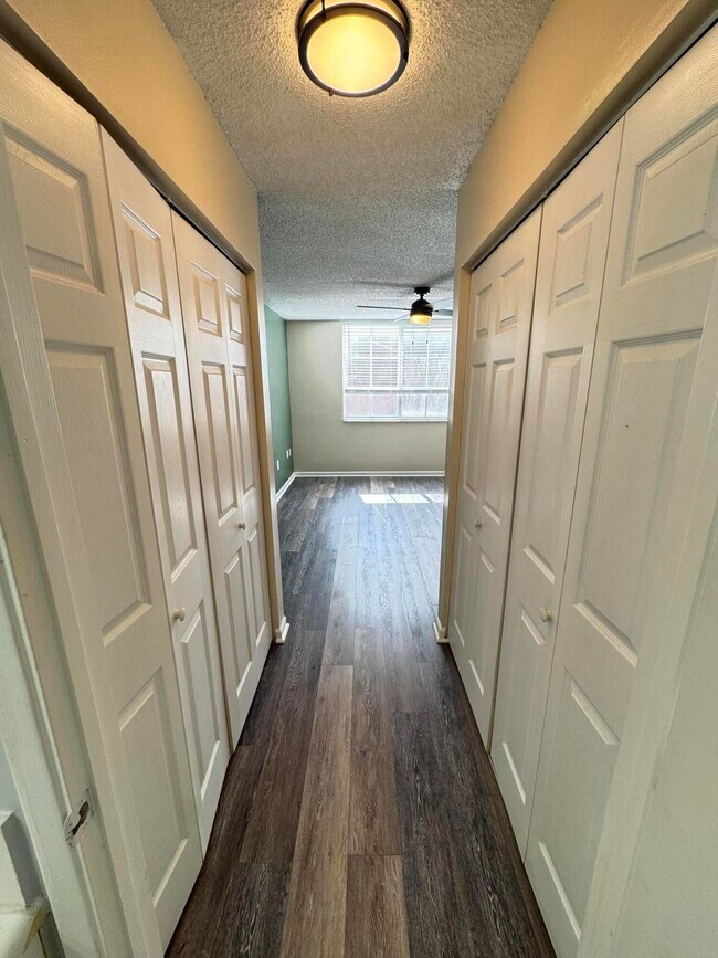 Building Photo - 7896 Sonoma Springs Cir