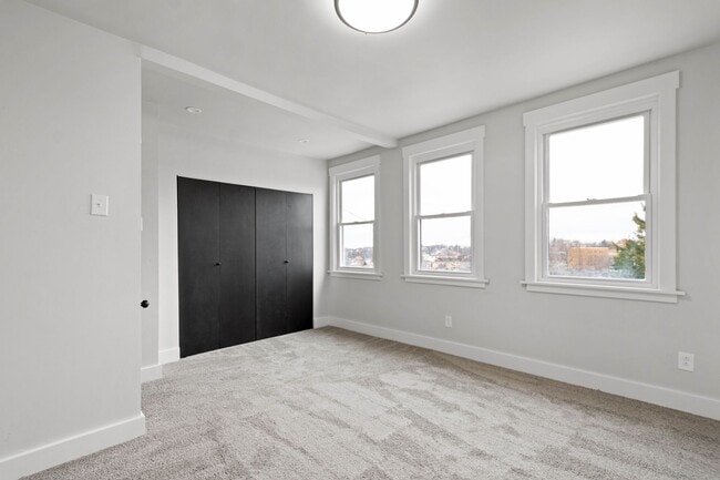 Building Photo - Gorgeous 4 bedroom home in Carrick available May 1!