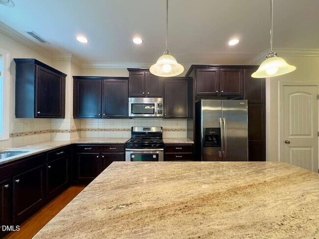 Building Photo - 4008 Vallonia Dr