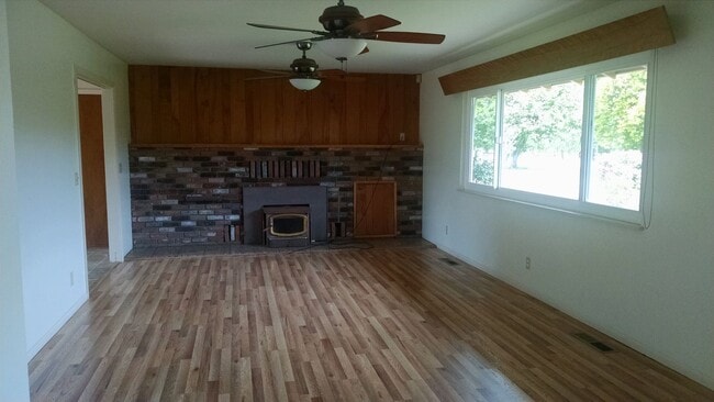 Building Photo - 9785 McAnarlin Ave