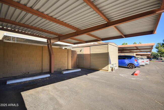 Building Photo - 7603 E Montecito Ave