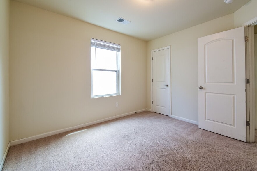 Building Photo - 329 Freeman Cir