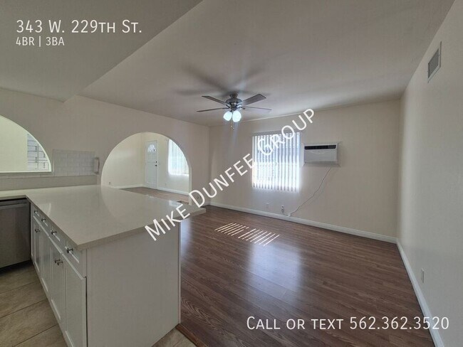 Building Photo - 343 W 229th St