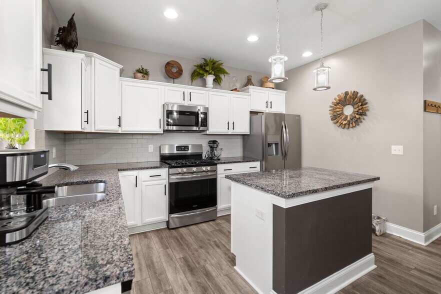 Building Photo - 65 Folly Road Blvd