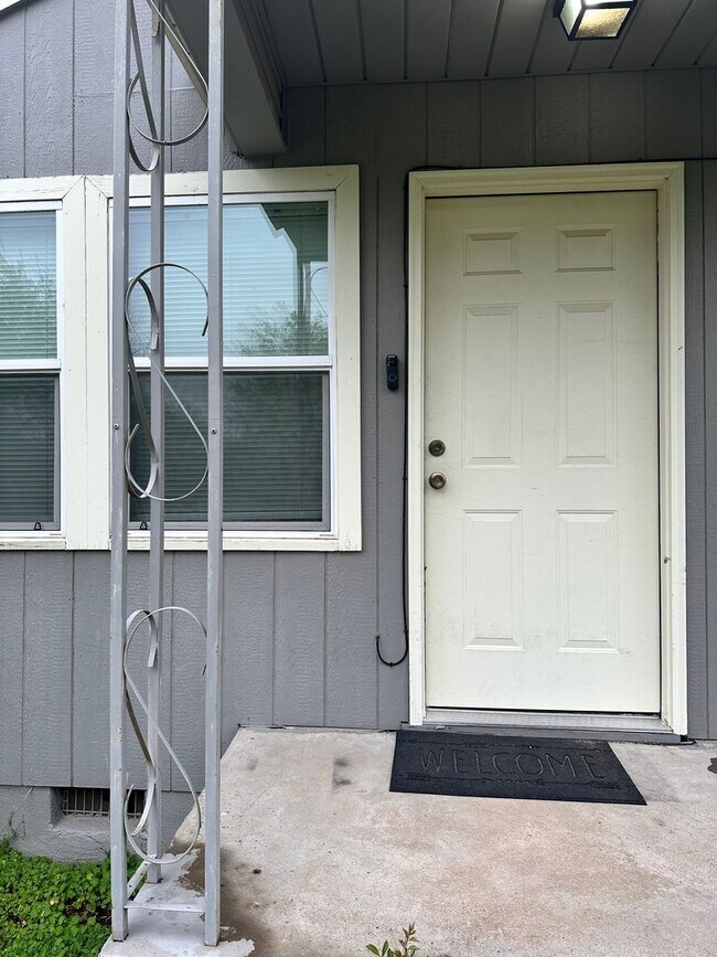 Building Photo - Great Home Located in the Lawton Heights Area! Pets Negotiable with Owner Approval!