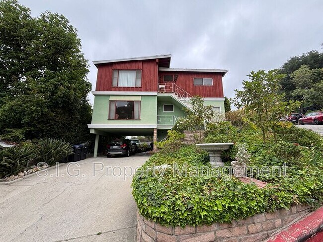 Primary Photo - 811 Reeves Pl