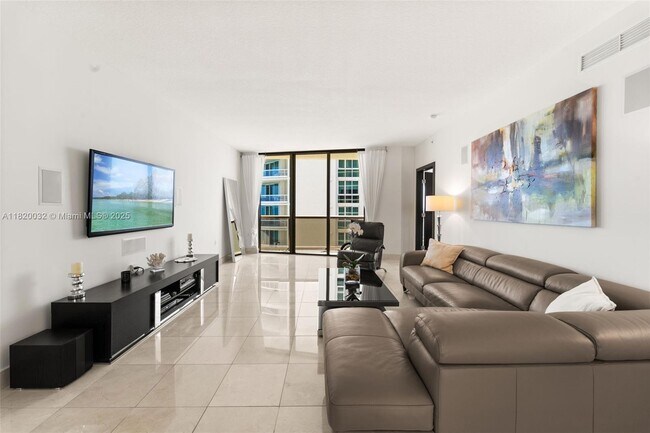 Building Photo - 16275 Collins Ave