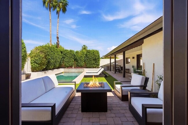 Building Photo - 8372 E San Salvador Dr