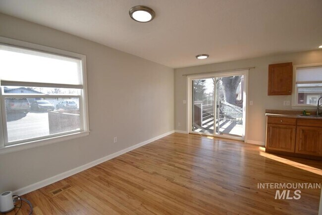 Building Photo - 1327 S Leadville Ave