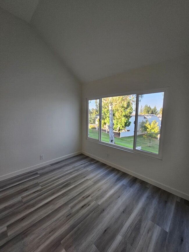 Building Photo - Gorgeous PRIVATE GATED COMMUNITY 3 Bed/2.5 Bath Townhome in Terrace Hills - San Jose