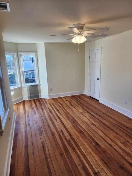 Building Photo - 522 S Broadway