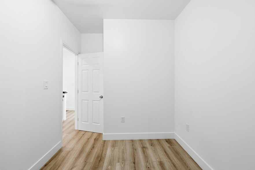 Building Photo - 2542 HARFORD Rd