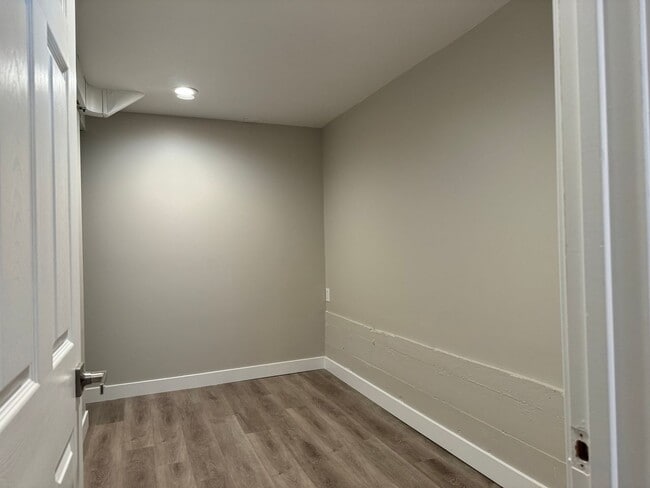 Building Photo - Charming 4 bedroom on 1+acre in Renton across from Benson Hill Elementary