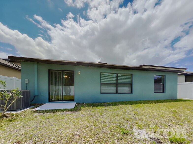 Building Photo - 10034 Carloway Hills Dr