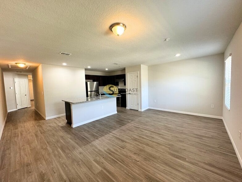 Building Photo - 7632 Mailes Ct