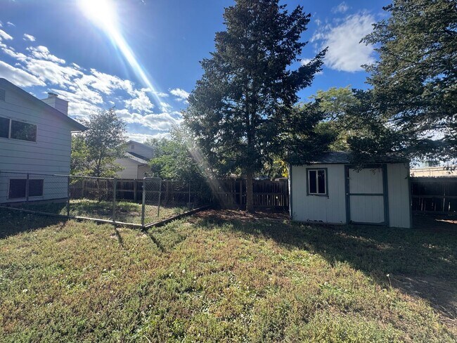 Building Photo - Lovely 3 bedroom 2 bath in North Colorado Springs