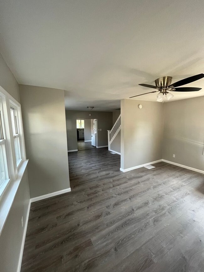 Building Photo - COMPLETELY REMODELED 3 BEDROOM SINGLE FAMI...