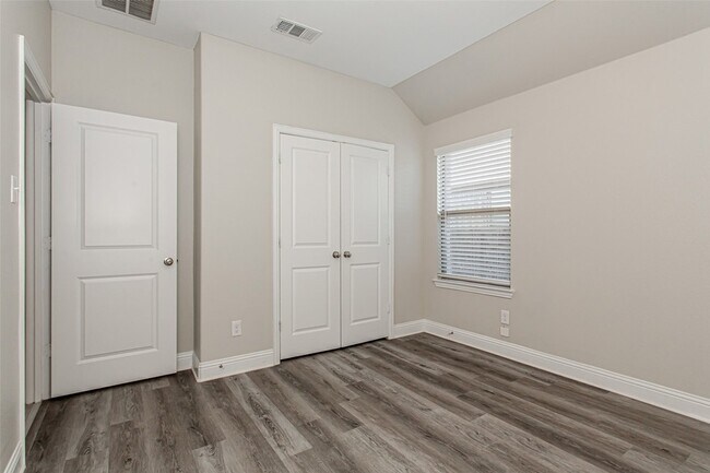 Building Photo - 1203 Rendyn St